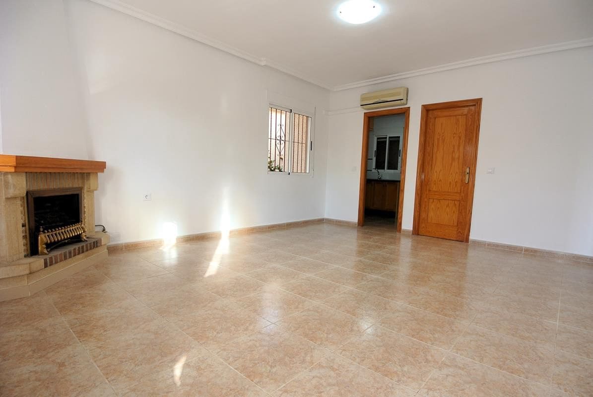 3 bedroom Villa for sale in Algorfa with pool - € 175,000 (Ref: 8741118)