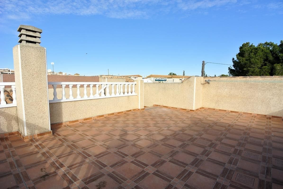 3 bedroom Villa for sale in Algorfa with pool - € 175,000 (Ref: 8741118)