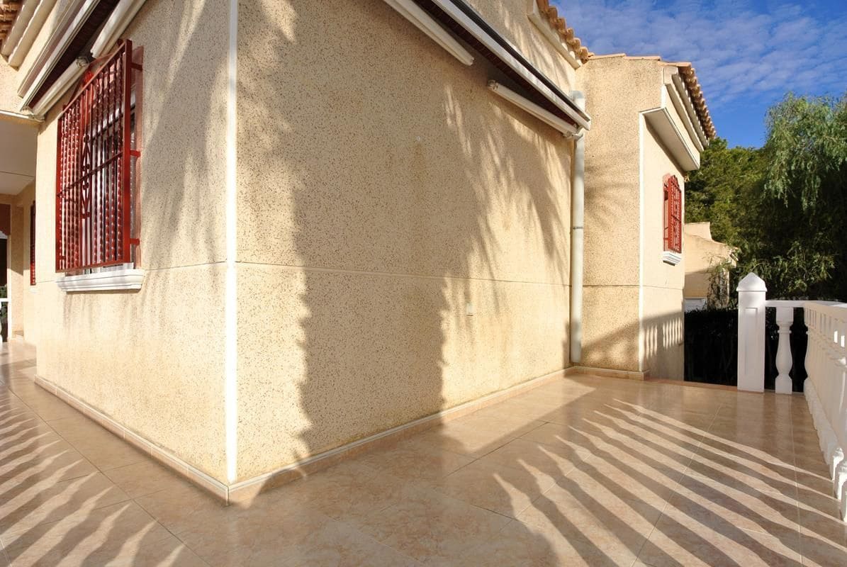 3 bedroom Villa for sale in Algorfa with pool - € 175,000 (Ref: 8741118)