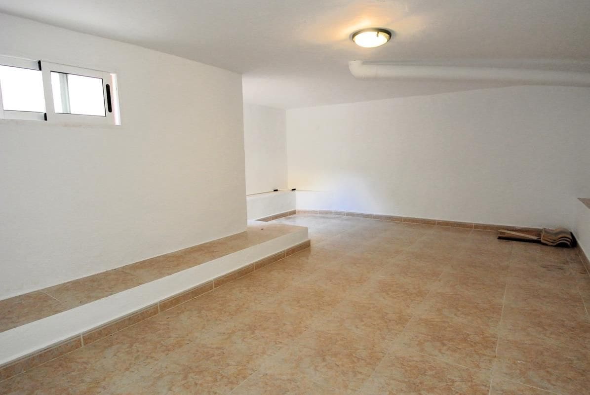 3 bedroom Villa for sale in Algorfa with pool - € 175,000 (Ref: 8741118)