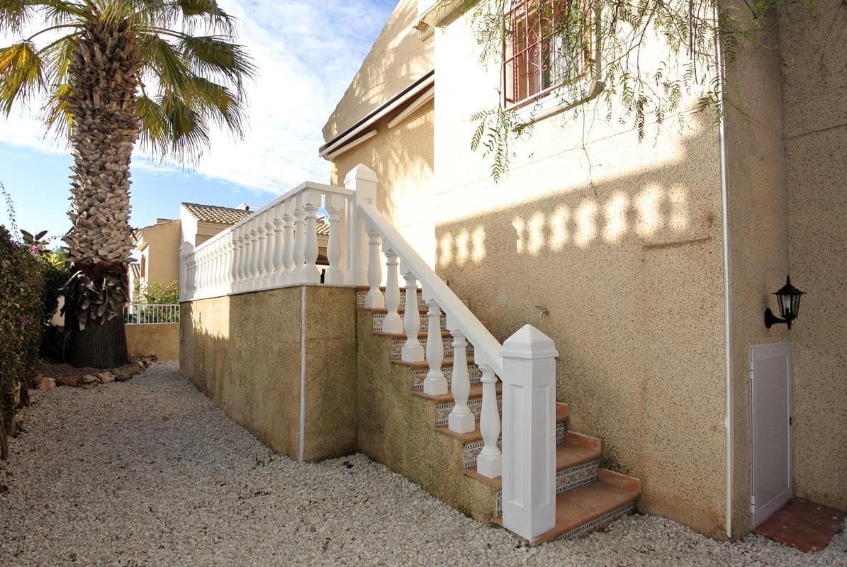 3 bedroom Villa for sale in Algorfa with pool - € 175,000 (Ref: 8741118)