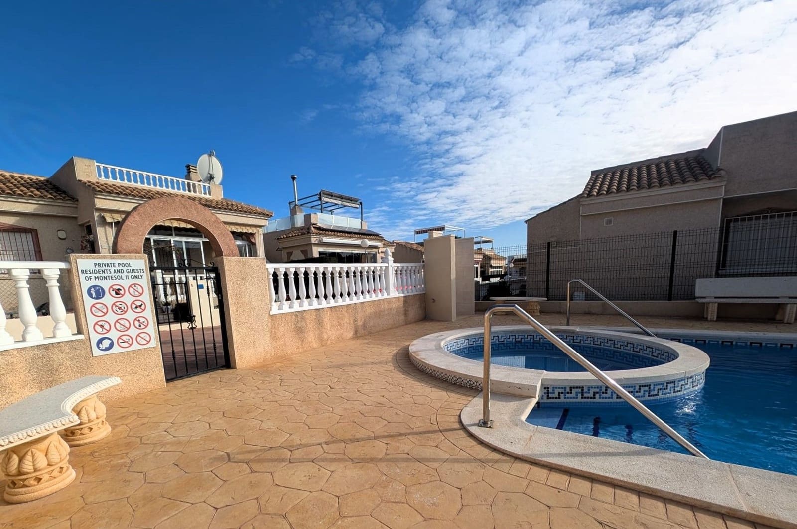 3 bedroom Villa for sale in Algorfa with pool - € 175,000 (Ref: 8741118)