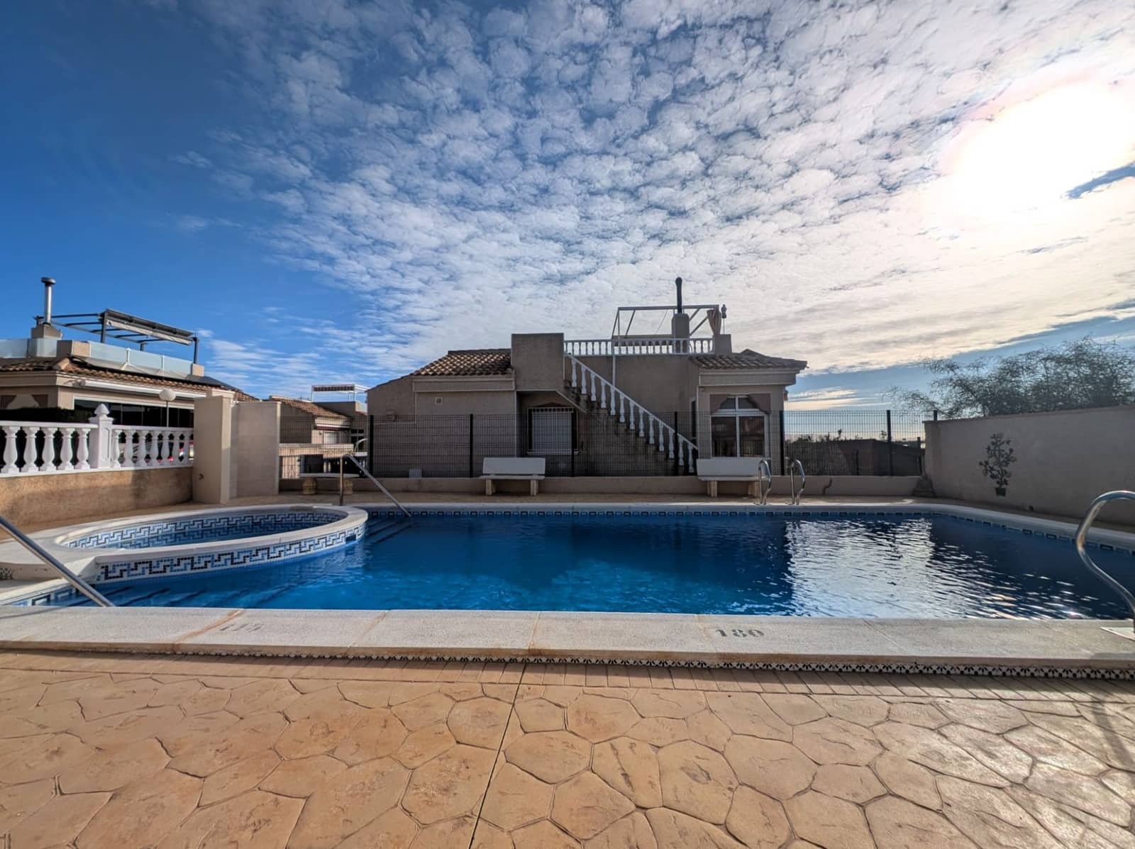 3 bedroom Villa for sale in Algorfa with pool - € 175,000 (Ref: 8741118)