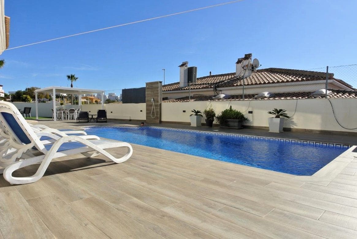 3 soverom Villa til salgs i San Fulgencio med svømmebasseng garasje - € 499 000 (Ref: 8817122)