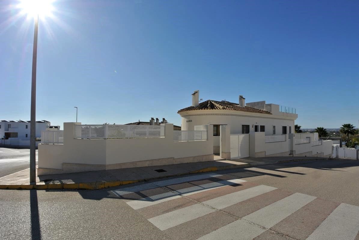 3 soverom Villa til salgs i San Fulgencio med svømmebasseng garasje - € 499 000 (Ref: 8817122)