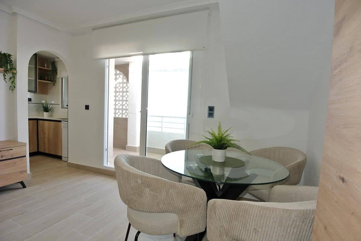 2 slaapkamer Appartement te koop in Torrevieja met zwembad - € 359.900 (Ref: 9088484)