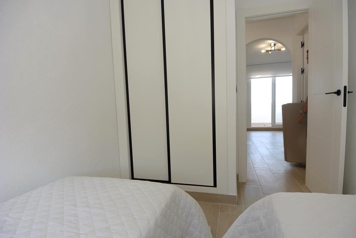 2 slaapkamer Appartement te koop in Torrevieja met zwembad - € 359.900 (Ref: 9088484)