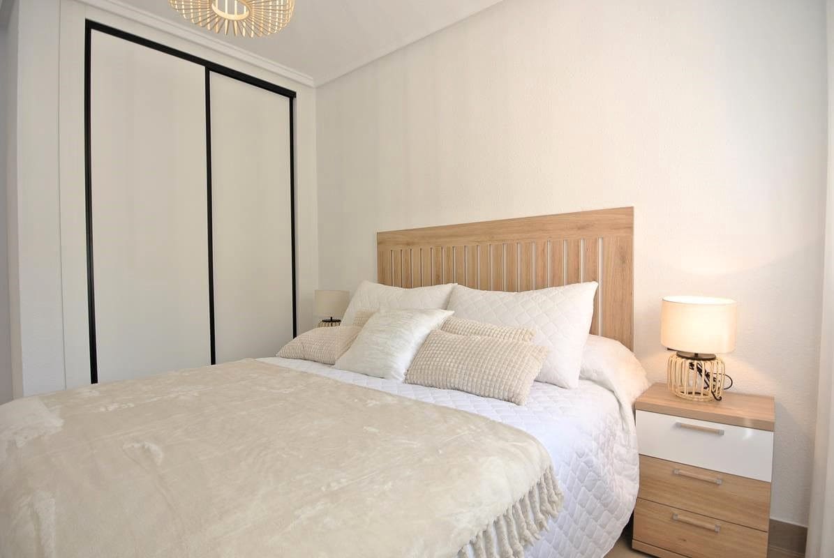 2 slaapkamer Appartement te koop in Torrevieja met zwembad - € 359.900 (Ref: 9088484)