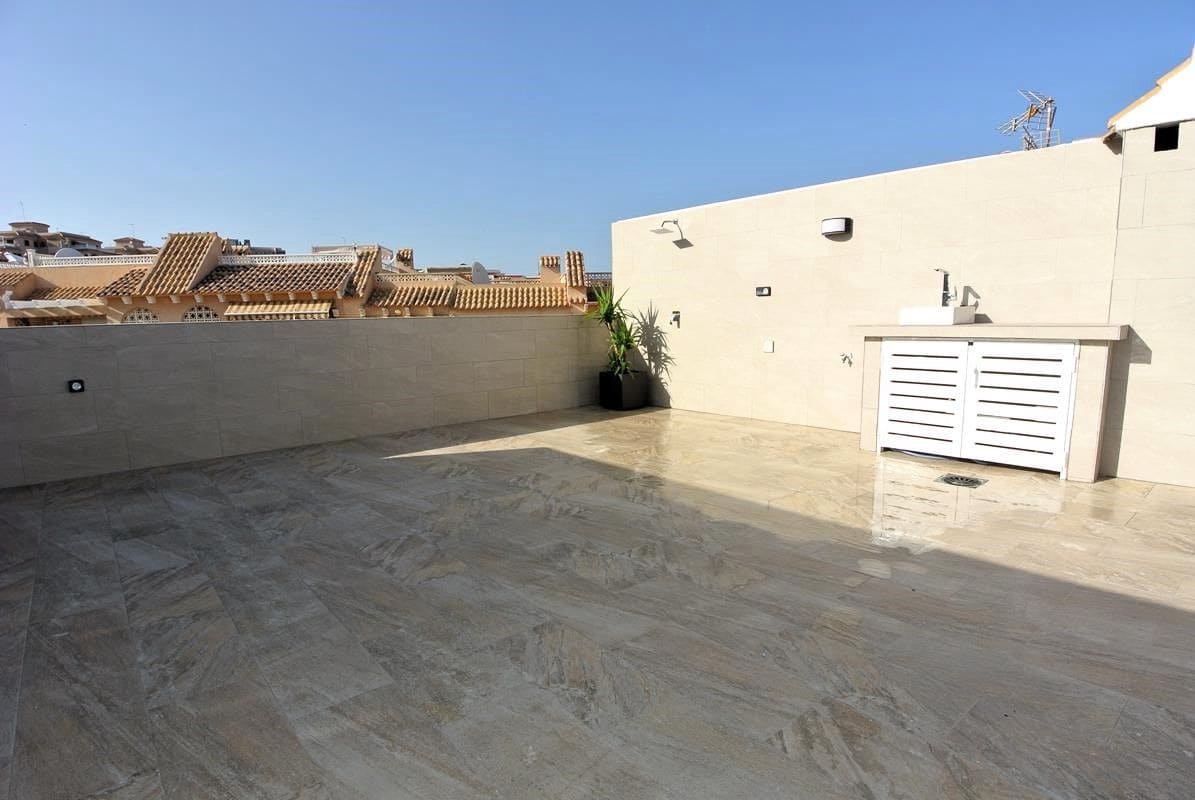2 slaapkamer Appartement te koop in Torrevieja met zwembad - € 359.900 (Ref: 9088484)