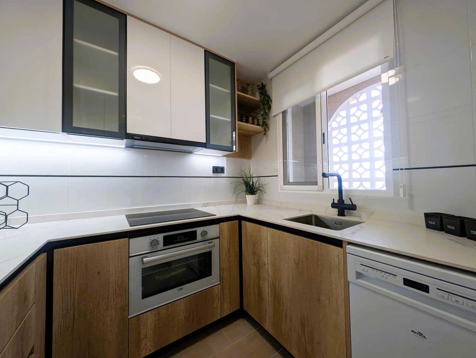 2 slaapkamer Appartement te koop in Torrevieja met zwembad - € 359.900 (Ref: 9088484)