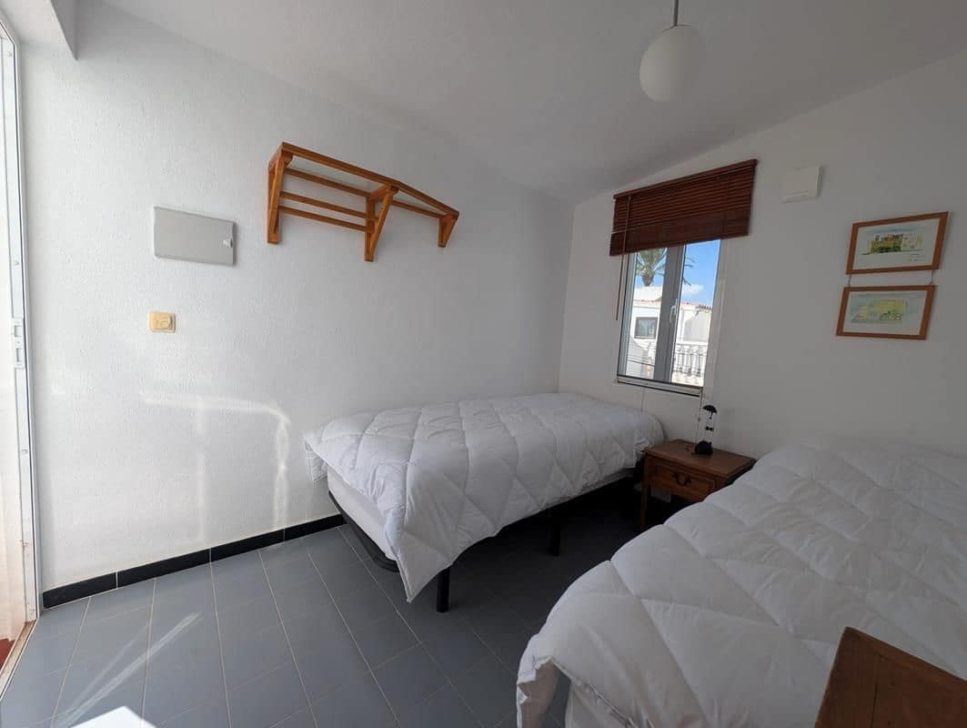 2 slaapkamer Halfvrijstaande villa te koop in Orihuela Costa - € 198.900 (Ref: 9185036)