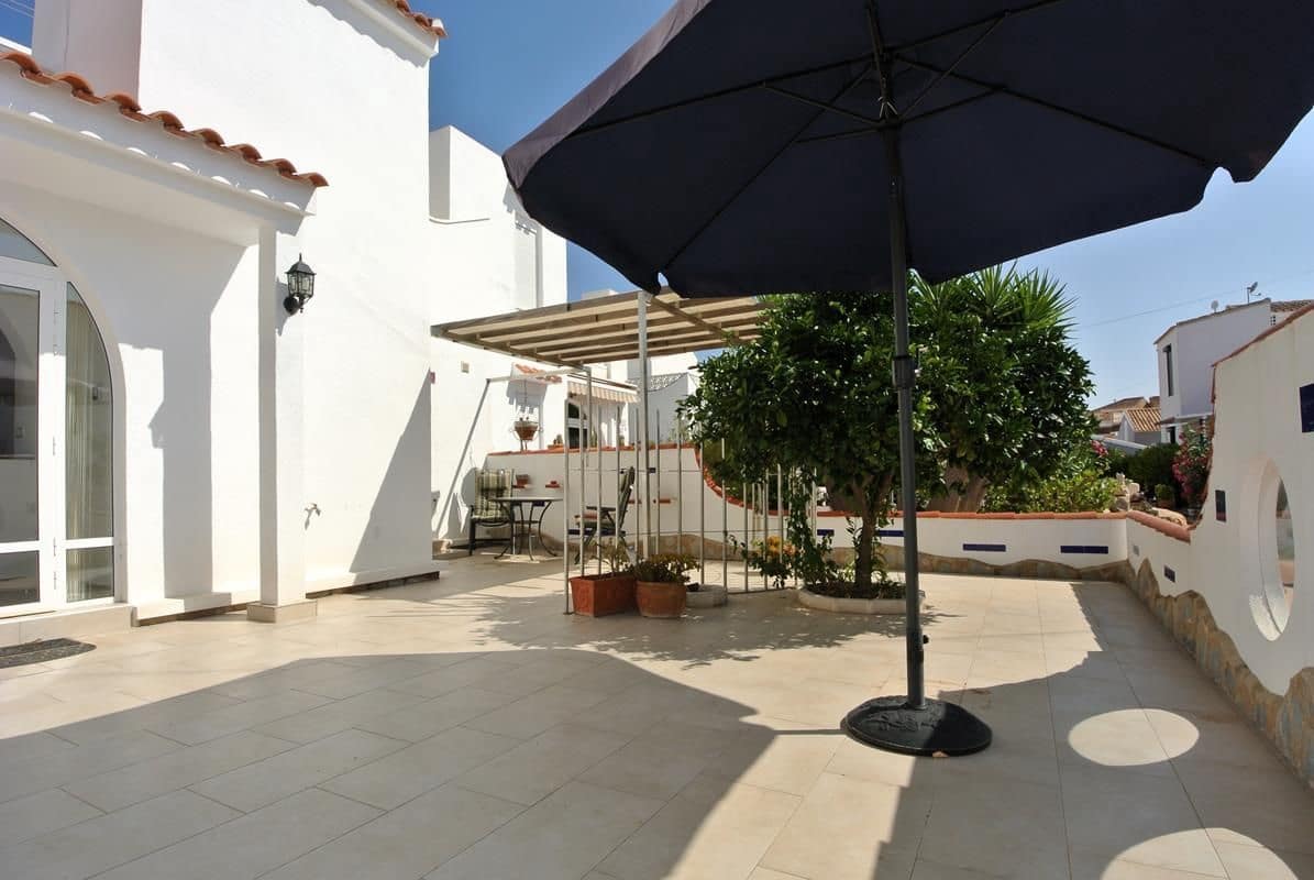 2 slaapkamer Halfvrijstaande villa te koop in Orihuela Costa - € 198.900 (Ref: 9185036)