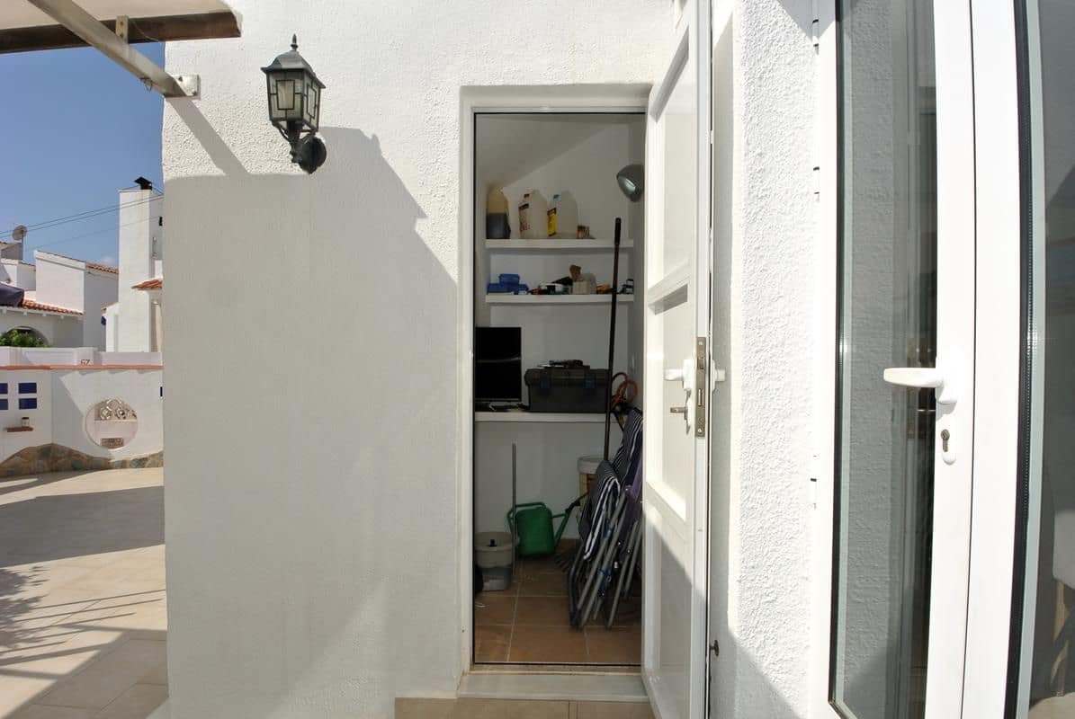 2 slaapkamer Halfvrijstaande villa te koop in Orihuela Costa - € 198.900 (Ref: 9185036)