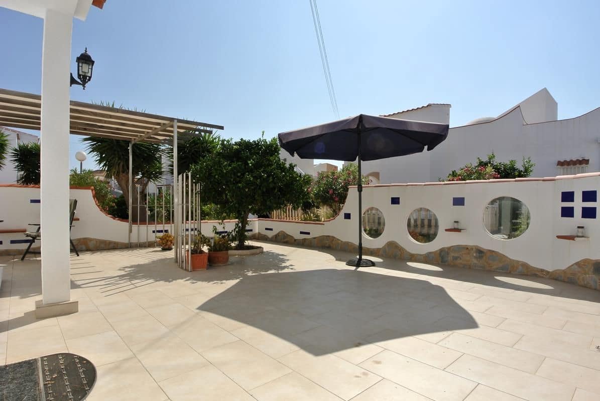 2 slaapkamer Halfvrijstaande villa te koop in Orihuela Costa - € 198.900 (Ref: 9185036)