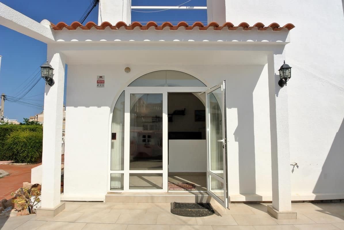 2 slaapkamer Halfvrijstaande villa te koop in Orihuela Costa - € 198.900 (Ref: 9185036)