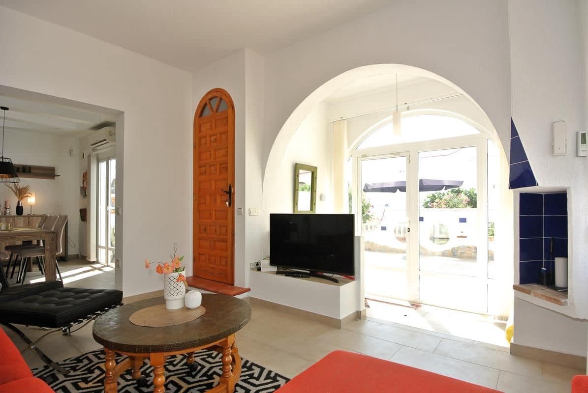 2 slaapkamer Halfvrijstaande villa te koop in Orihuela Costa - € 198.900 (Ref: 9185036)