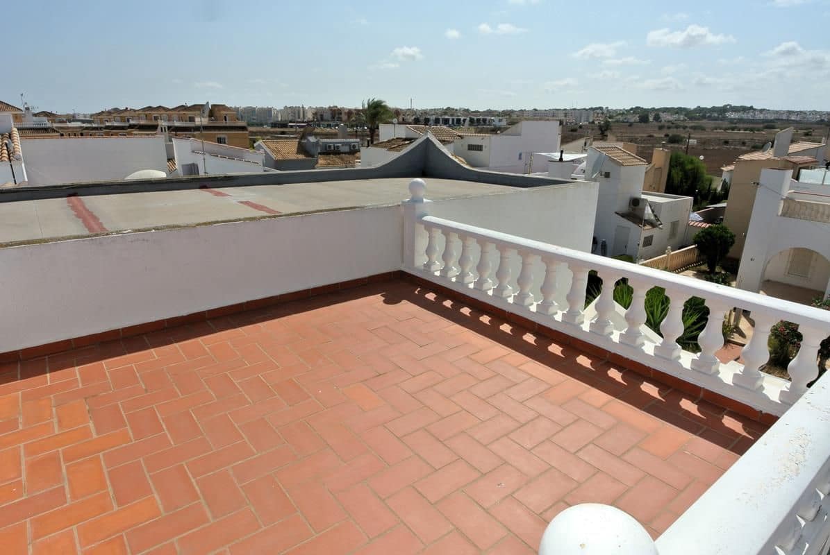 2 slaapkamer Halfvrijstaande villa te koop in Orihuela Costa - € 198.900 (Ref: 9185036)