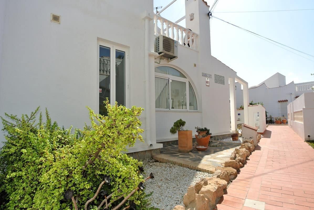 2 slaapkamer Halfvrijstaande villa te koop in Orihuela Costa - € 198.900 (Ref: 9185036)