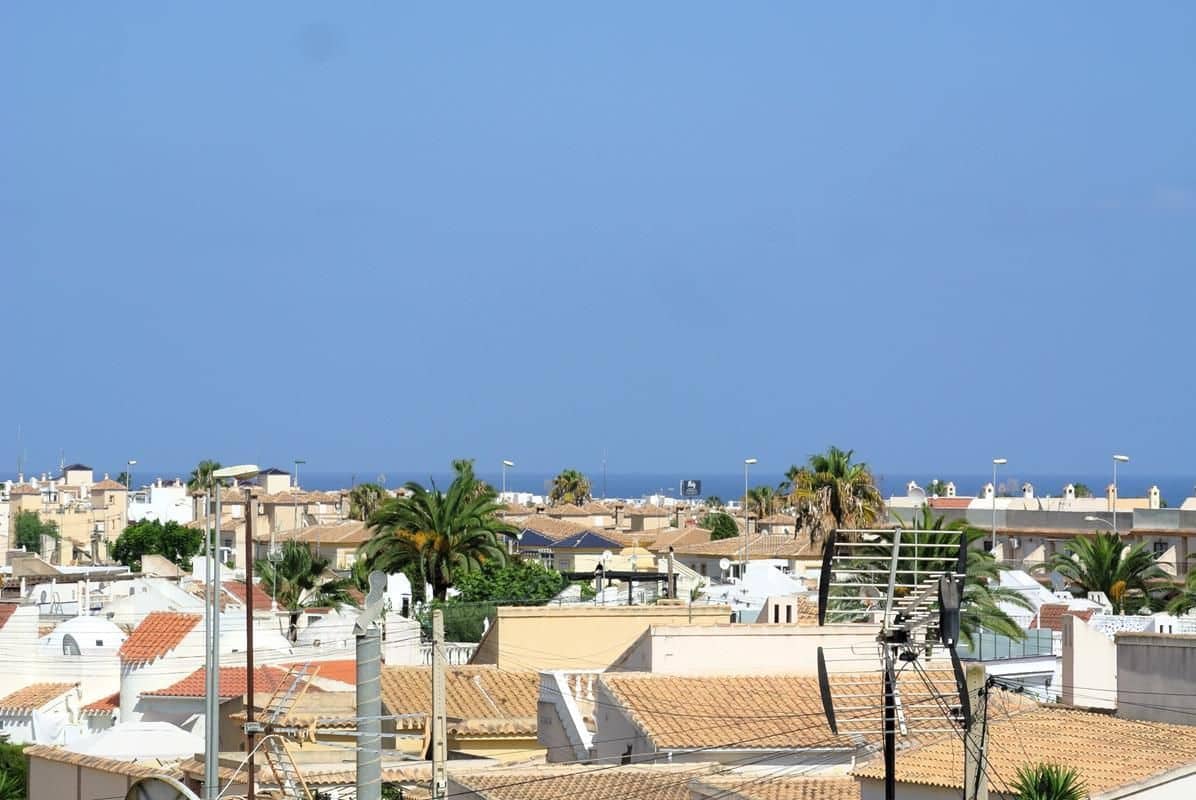 2 slaapkamer Halfvrijstaande villa te koop in Orihuela Costa - € 198.900 (Ref: 9185036)