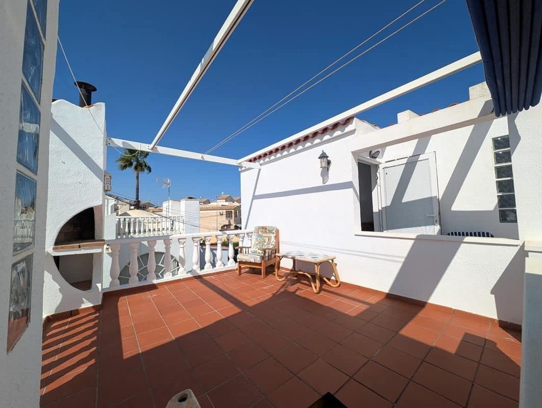 2 slaapkamer Halfvrijstaande villa te koop in Orihuela Costa - € 198.900 (Ref: 9185036)