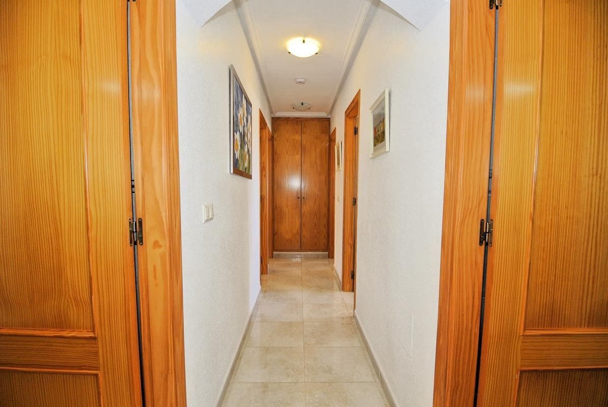 3 soveværelse Semi-Rækkehus til salg i Torrevieja med garage - € 499.000 (Ref: 9228279)