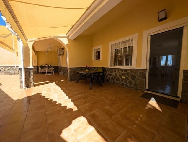 3 soverom Kjedet enebolig til salgs i Torreblanca, Torrevieja med garasje - € 499 000 (Ref: 9228279)