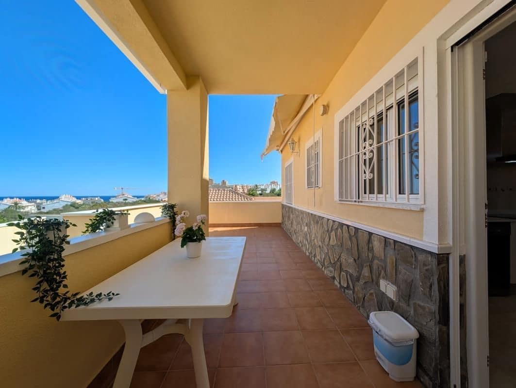 3 soveværelse Semi-Rækkehus til salg i Torrevieja med garage - € 499.000 (Ref: 9228279)