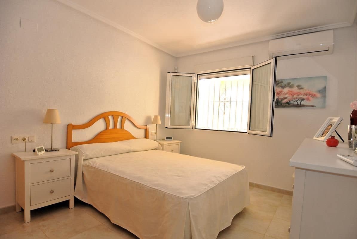 3 soveværelse Semi-Rækkehus til salg i Torrevieja med garage - € 499.000 (Ref: 9228279)