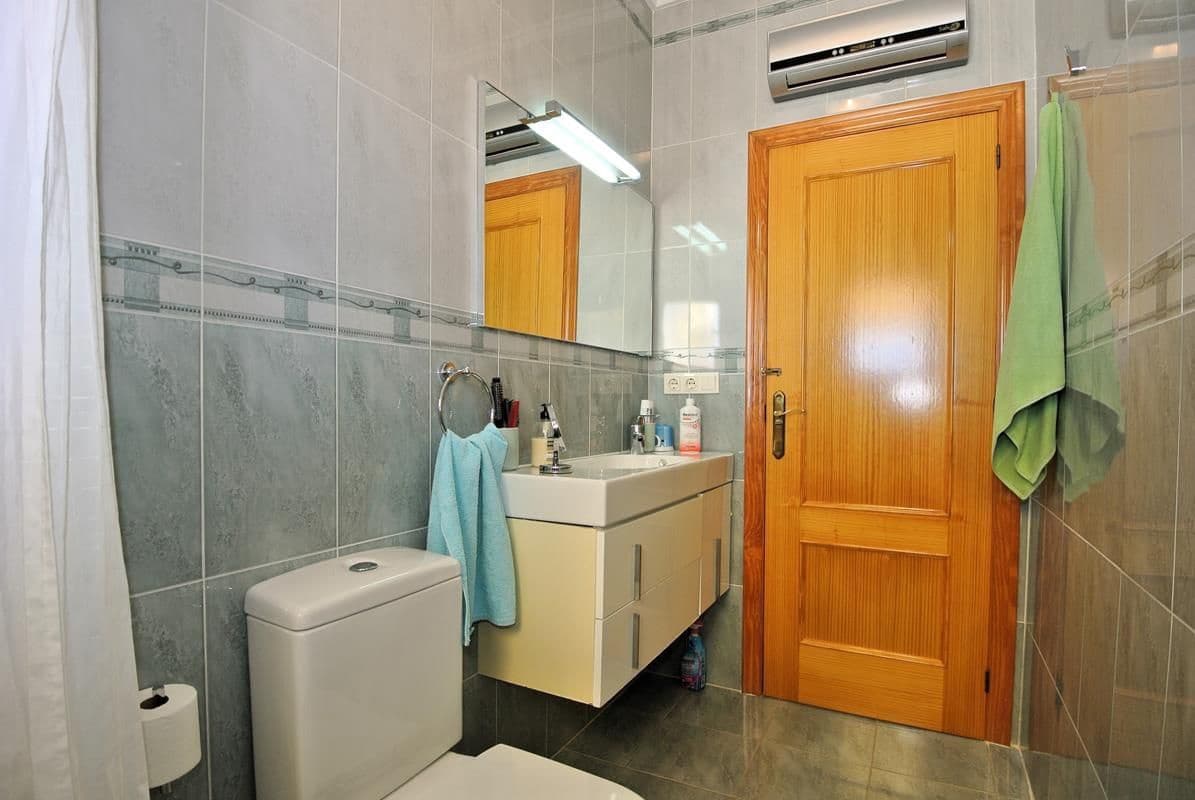 3 soveværelse Semi-Rækkehus til salg i Torrevieja med garage - € 499.000 (Ref: 9228279)