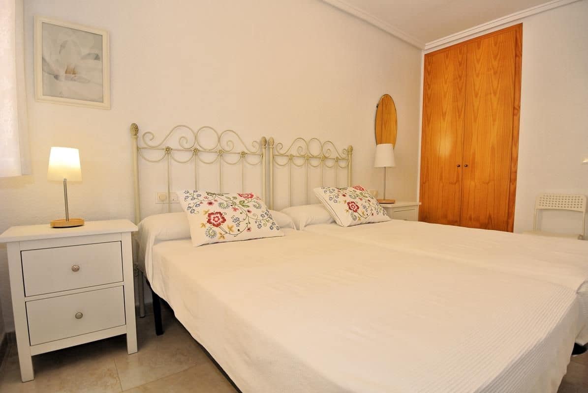 3 soveværelse Semi-Rækkehus til salg i Torrevieja med garage - € 499.000 (Ref: 9228279)