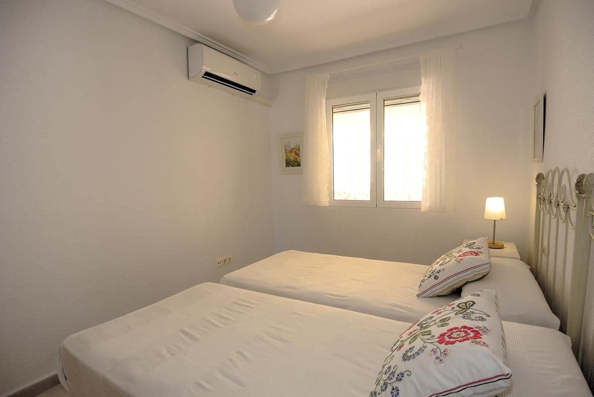 3 soveværelse Semi-Rækkehus til salg i Torrevieja med garage - € 499.000 (Ref: 9228279)