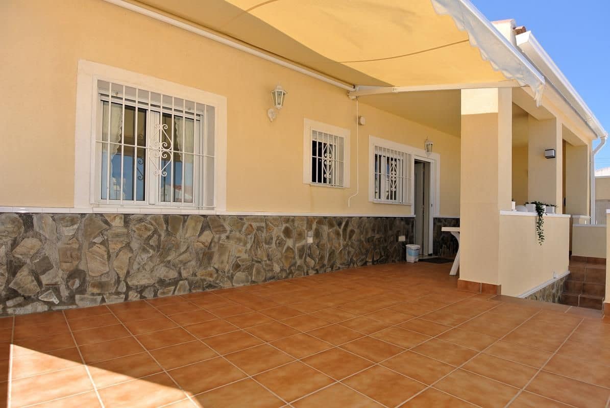 3 soveværelse Semi-Rækkehus til salg i Torrevieja med garage - € 499.000 (Ref: 9228279)