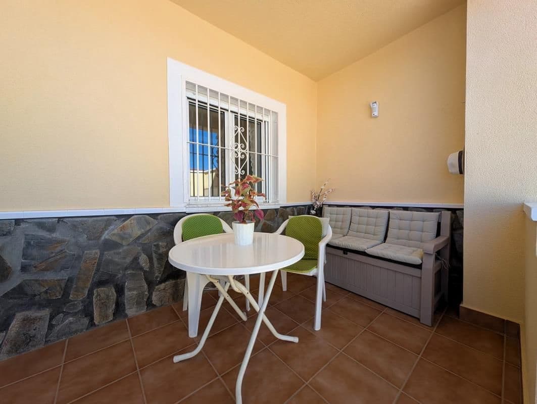 3 soveværelse Semi-Rækkehus til salg i Torrevieja med garage - € 499.000 (Ref: 9228279)