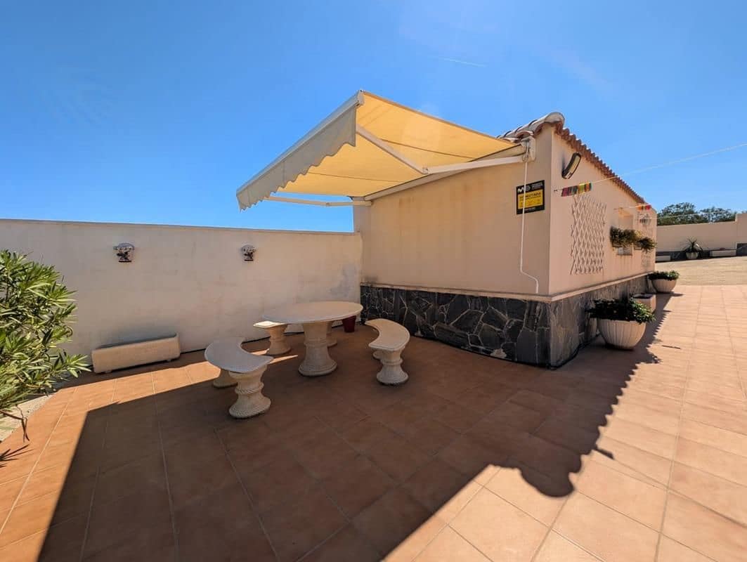 3 soveværelse Semi-Rækkehus til salg i Torrevieja med garage - € 499.000 (Ref: 9228279)