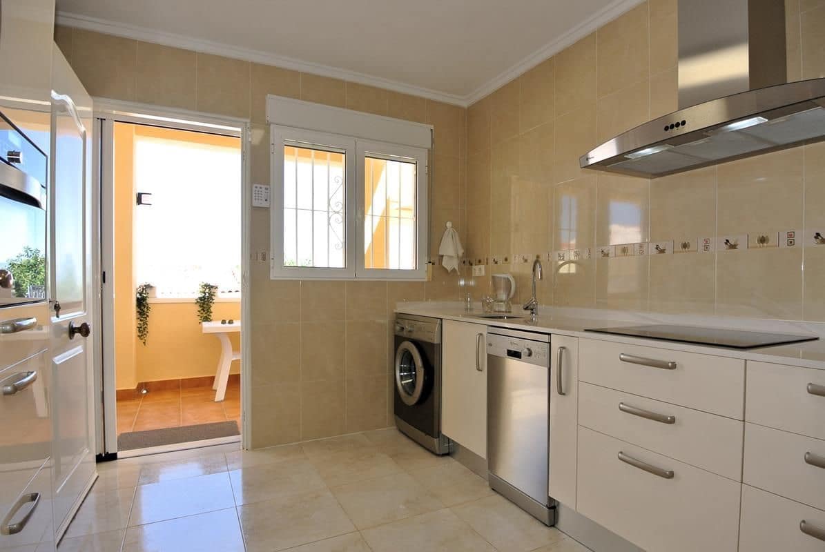 3 soveværelse Semi-Rækkehus til salg i Torrevieja med garage - € 499.000 (Ref: 9228279)