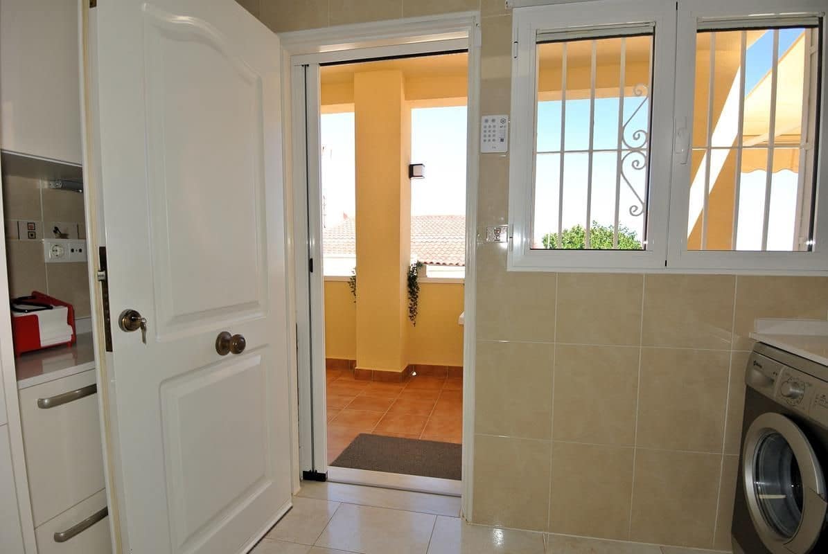 3 soveværelse Semi-Rækkehus til salg i Torrevieja med garage - € 499.000 (Ref: 9228279)