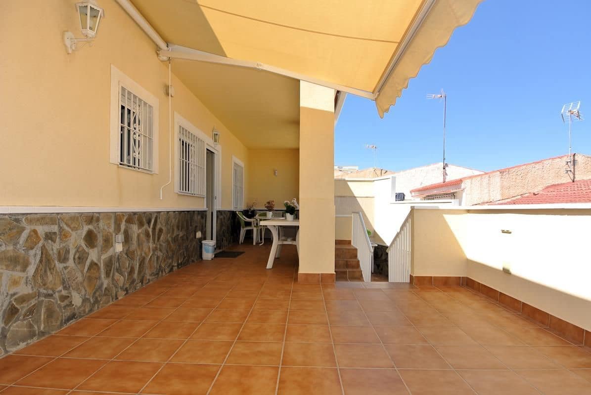 3 soveværelse Semi-Rækkehus til salg i Torrevieja med garage - € 499.000 (Ref: 9228279)