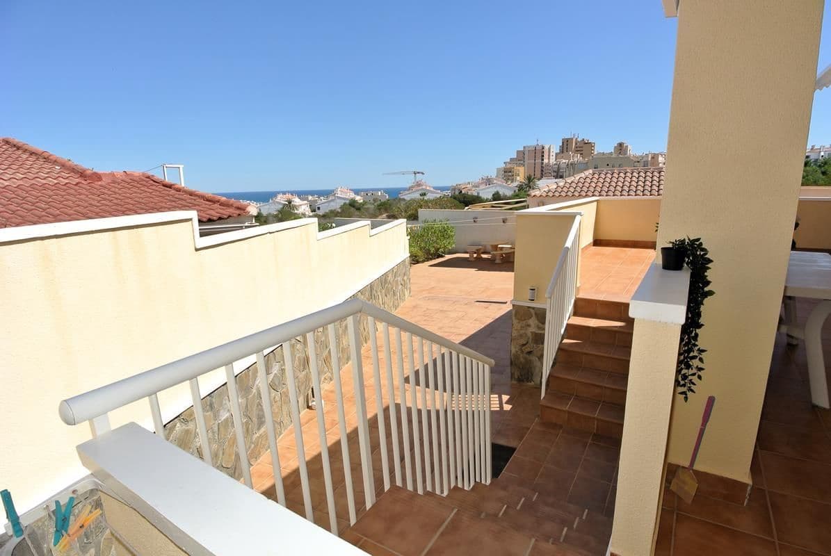 3 soveværelse Semi-Rækkehus til salg i Torrevieja med garage - € 499.000 (Ref: 9228279)