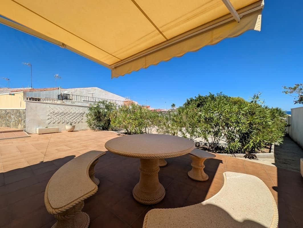 3 soveværelse Semi-Rækkehus til salg i Torrevieja med garage - € 499.000 (Ref: 9228279)