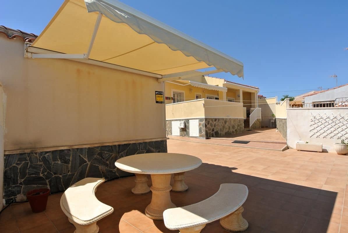 3 soveværelse Semi-Rækkehus til salg i Torrevieja med garage - € 499.000 (Ref: 9228279)