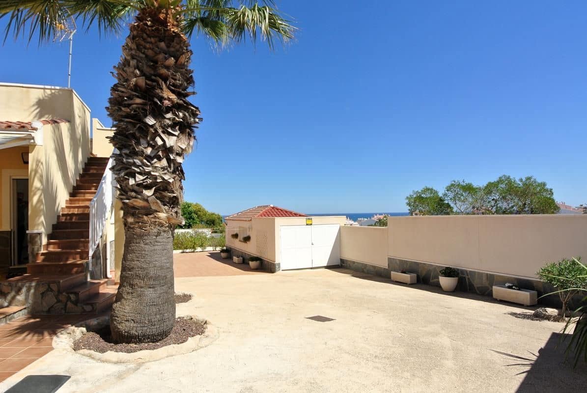 3 soveværelse Semi-Rækkehus til salg i Torrevieja med garage - € 499.000 (Ref: 9228279)