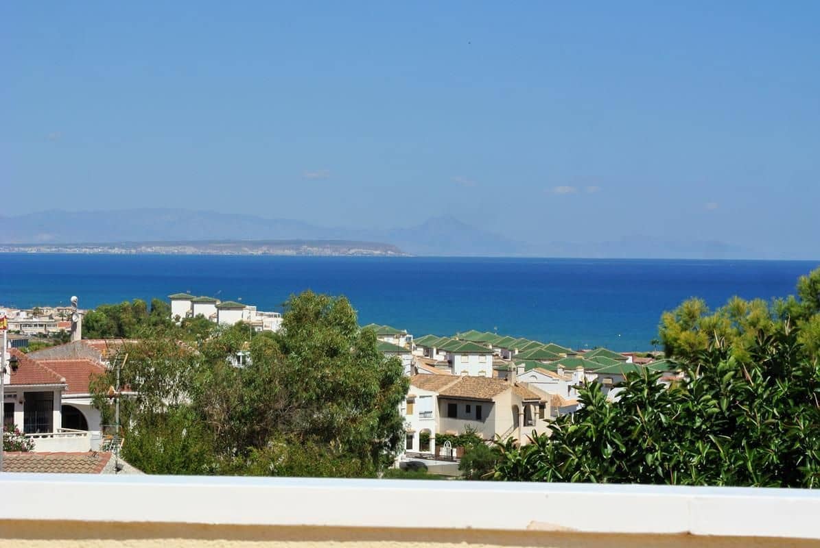 3 soveværelse Semi-Rækkehus til salg i Torrevieja med garage - € 499.000 (Ref: 9228279)