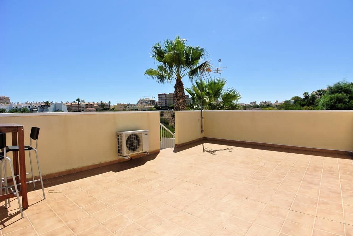 3 soveværelse Semi-Rækkehus til salg i Torrevieja med garage - € 499.000 (Ref: 9228279)