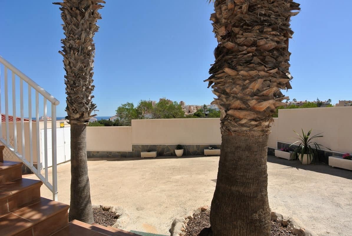 3 soveværelse Semi-Rækkehus til salg i Torrevieja med garage - € 499.000 (Ref: 9228279)