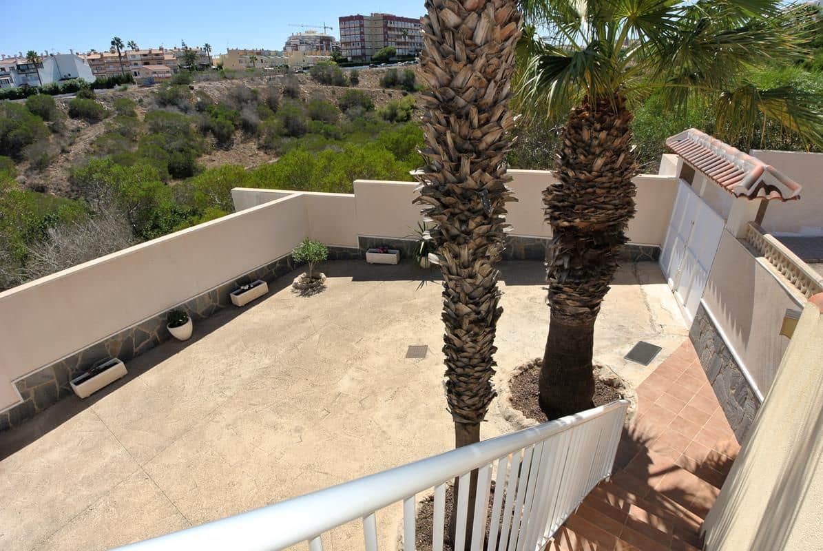 3 soveværelse Semi-Rækkehus til salg i Torrevieja med garage - € 499.000 (Ref: 9228279)