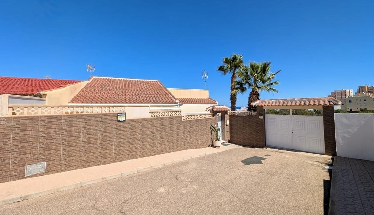 3 soveværelse Semi-Rækkehus til salg i Torrevieja med garage - € 499.000 (Ref: 9228279)