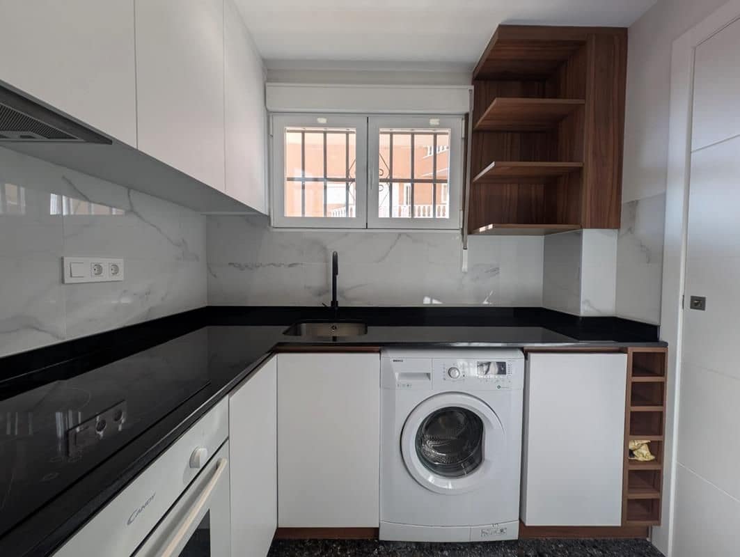 2 bedroom Apartment for sale in Torrevieja with pool - € 139,900 (Ref: 9317249)
