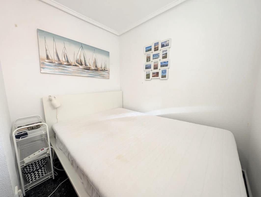 2 bedroom Apartment for sale in Torrevieja with pool - € 139,900 (Ref: 9317249)