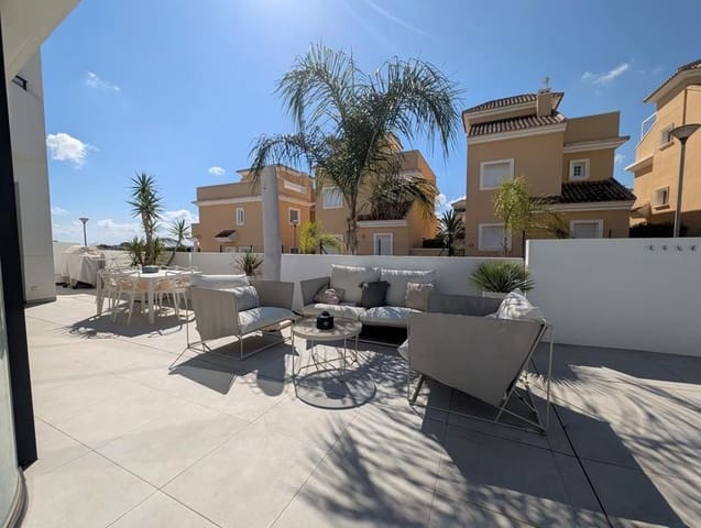 3 makuuhuone Huvila myytävänä paikassa San Fulgencio mukana uima-altaan 
autotalli - 449 000 € (Ref: 9326022)