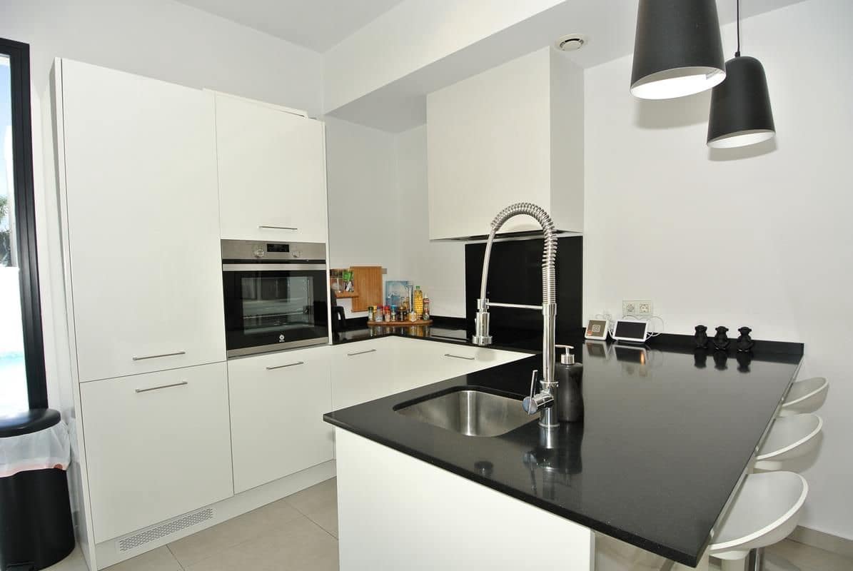 3 makuuhuone Huvila myytävänä paikassa San Fulgencio mukana uima-altaan 
autotalli - 449 000 € (Ref: 9326022)